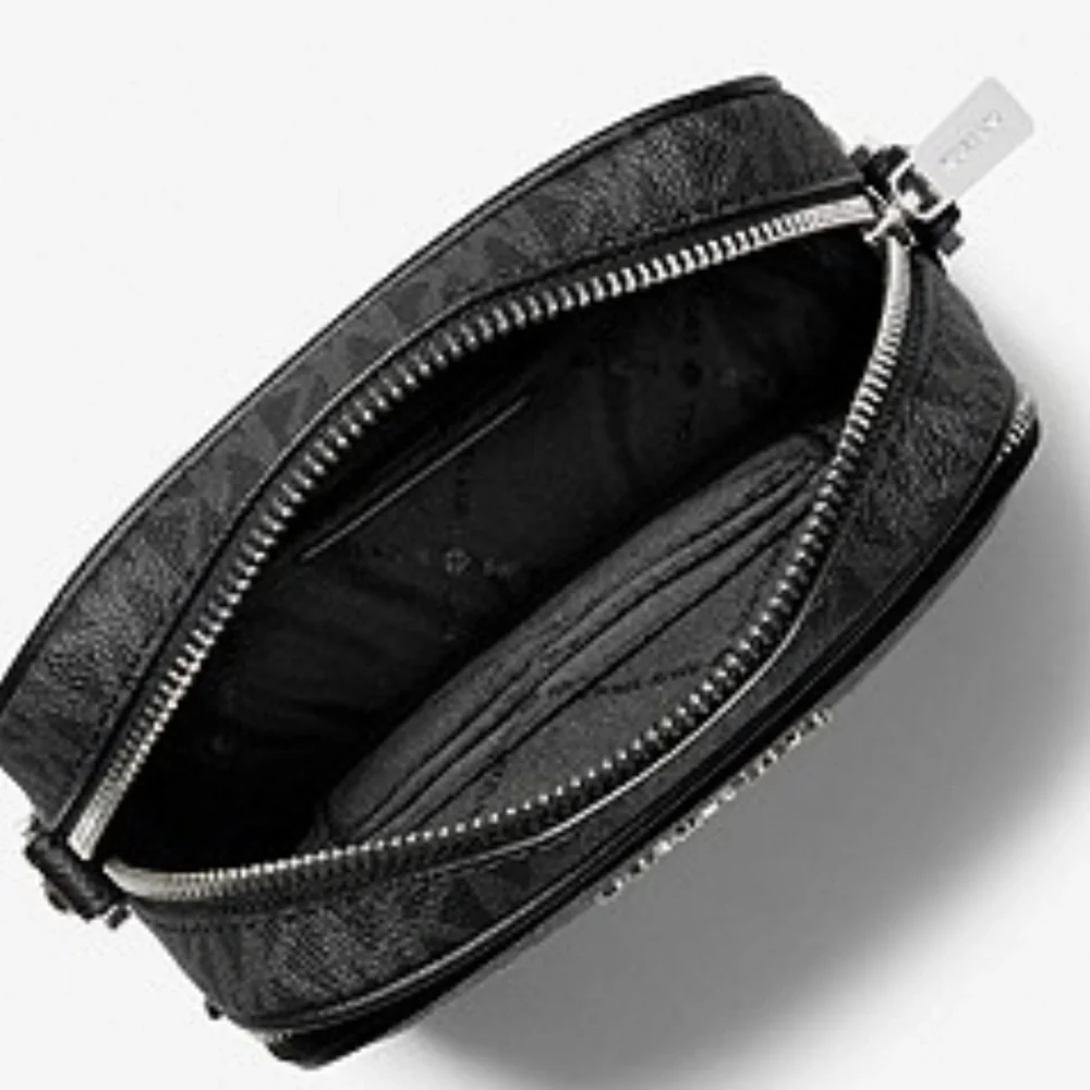 MICHAEL KORS
Jet Set Travel Medium Logo Crossbody Bag Black signature color - Picture 4 of 4